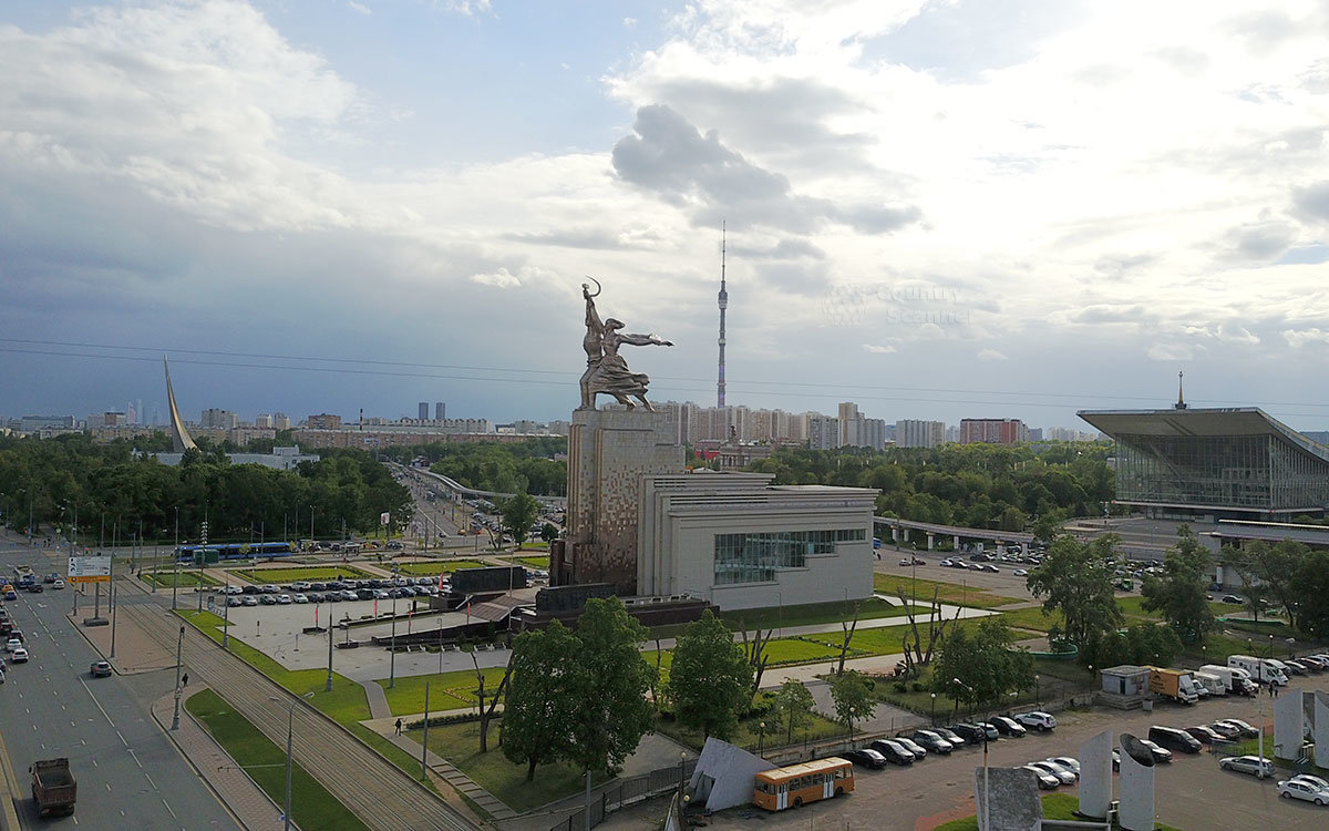 Рабочий и колхозница
