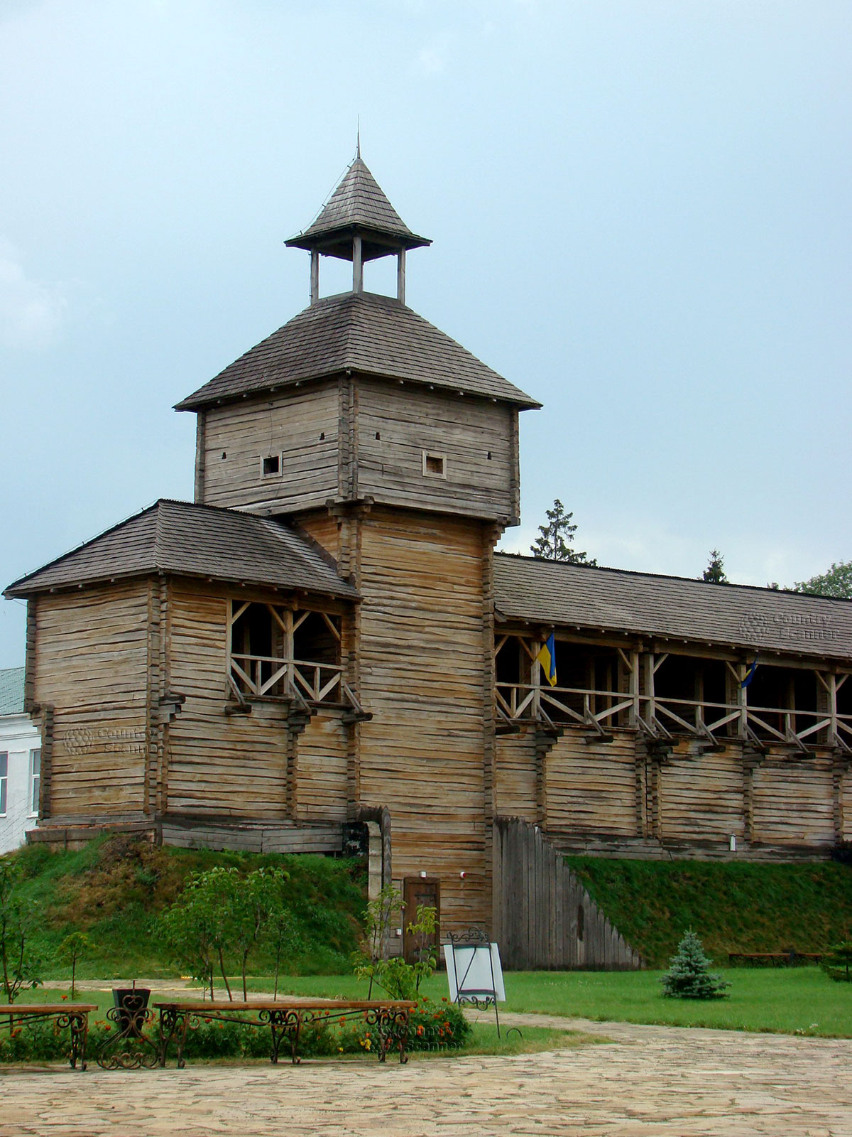 Литовский замок в Батурине. Фланговая сторожевая башня.