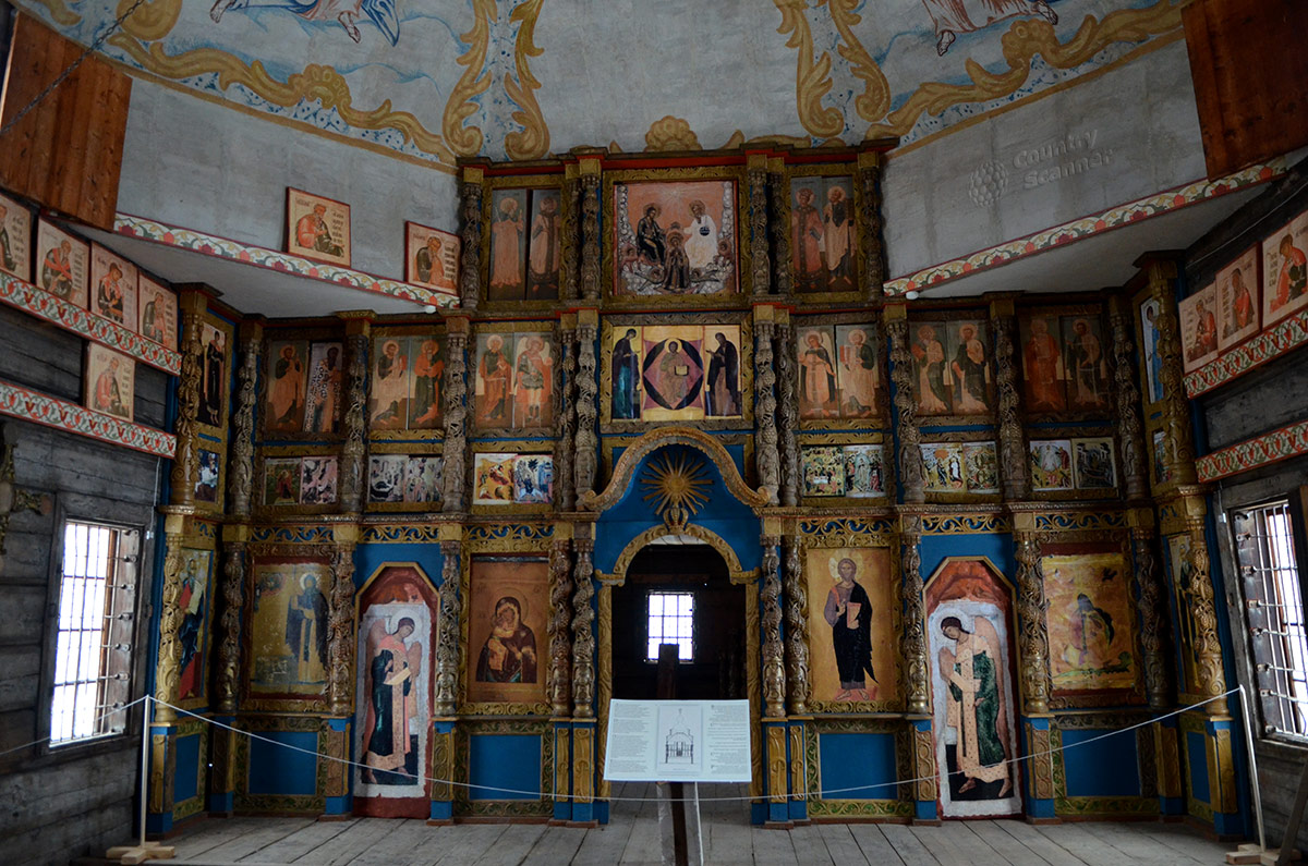 Костромская слобода, церковь Илии Пророка. Восстановленный иконостас алтаря и расписной купол.