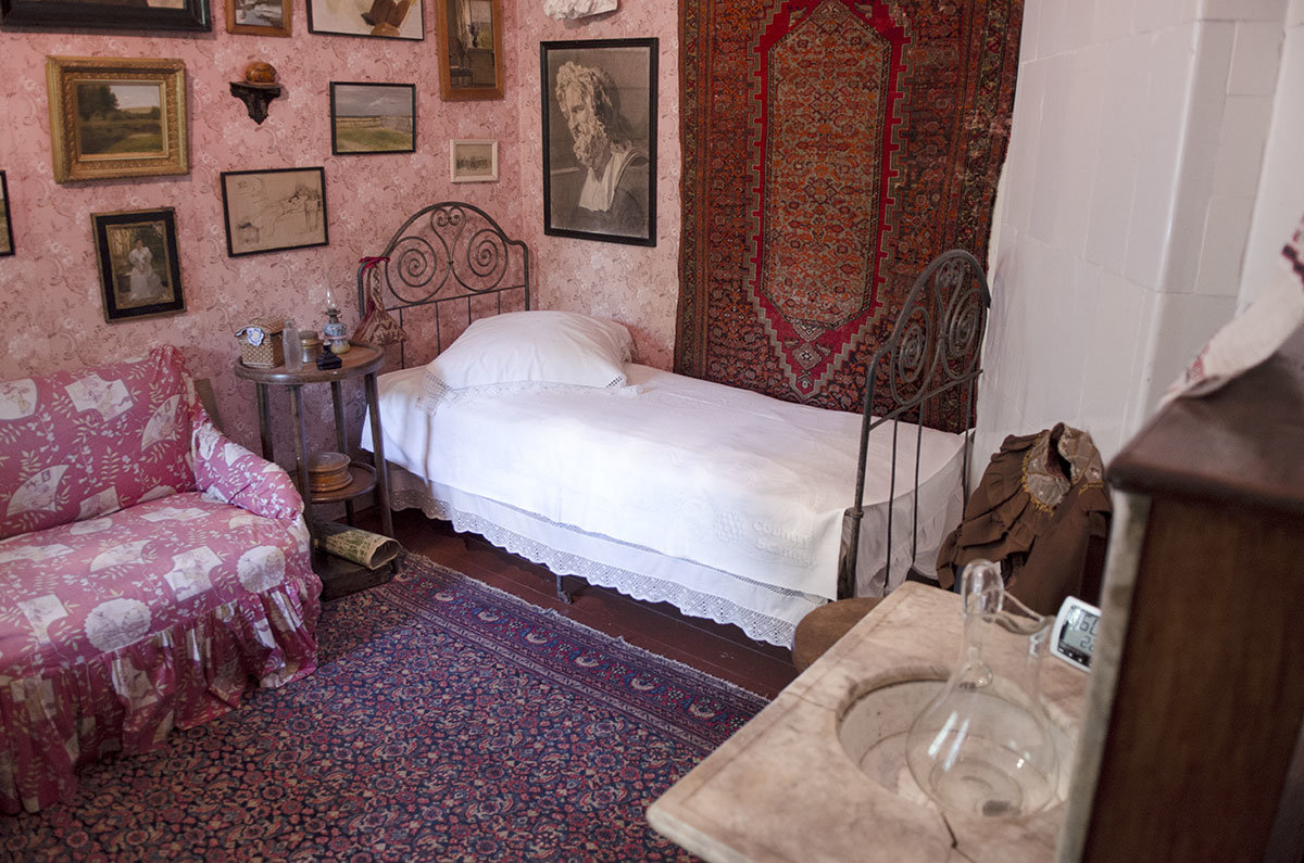 Спальня сестры писателя Марии Павловны в усадьбе Чехова в Мелихове.