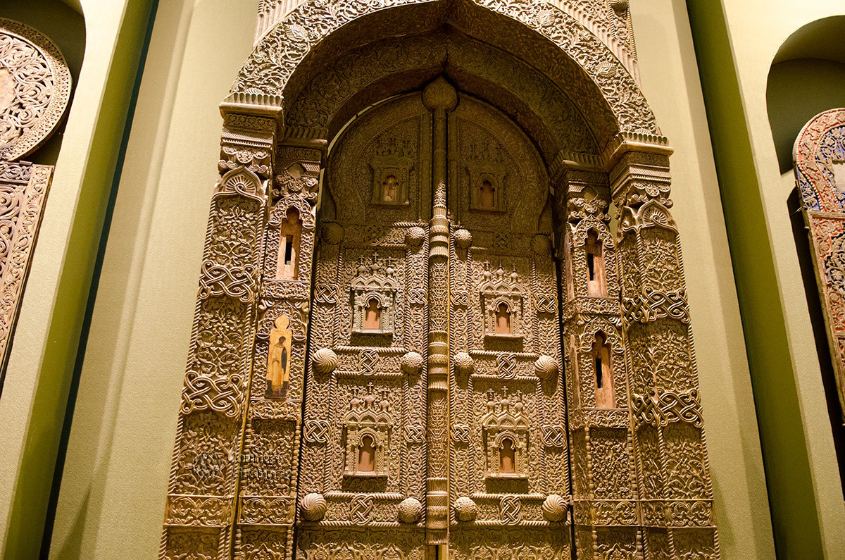 Царские врата для иконостасов православных храмов в Новгородском музее