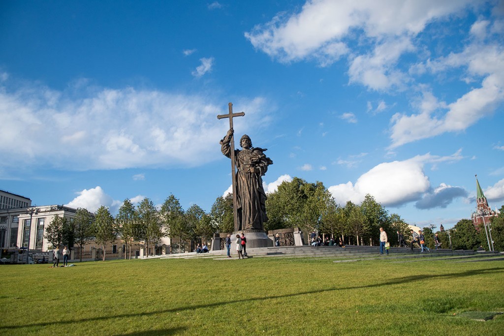 pamyatnik-knyazyu-vladimiru-countryscanner-3-1024x683.jpg