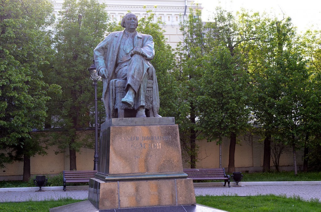 pamyatnik-a-n-tolstomu-countryscanner-1-1024x678.jpg
