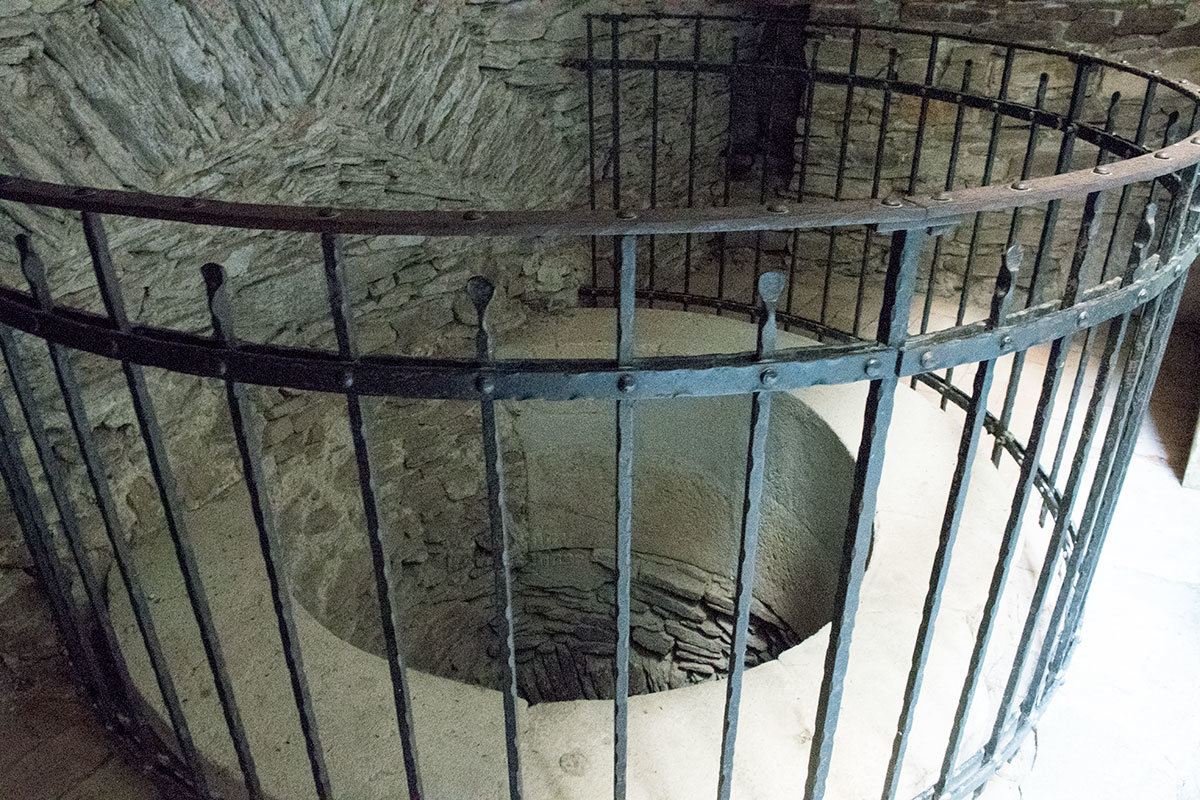 Внутренний колодец замка Пернштейн