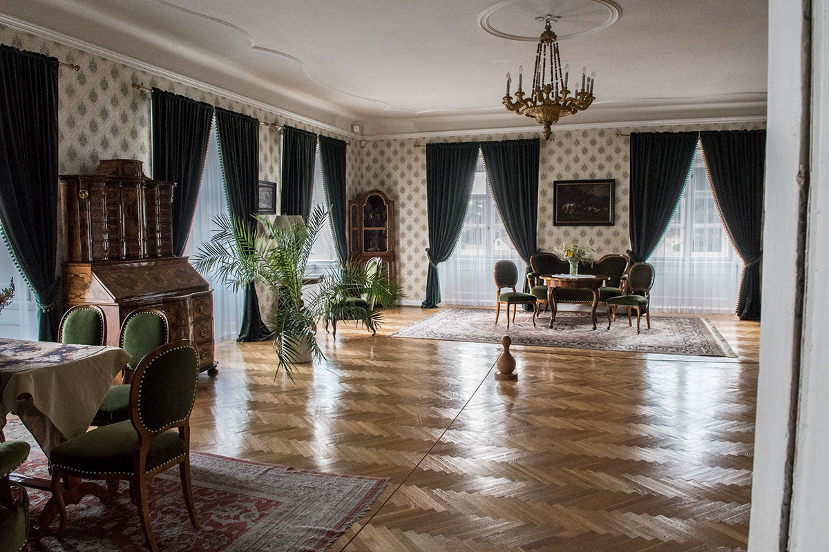 Гостей, посещающих замок Лысице, развлекали в специальном помещении, названном Общественным салоном.