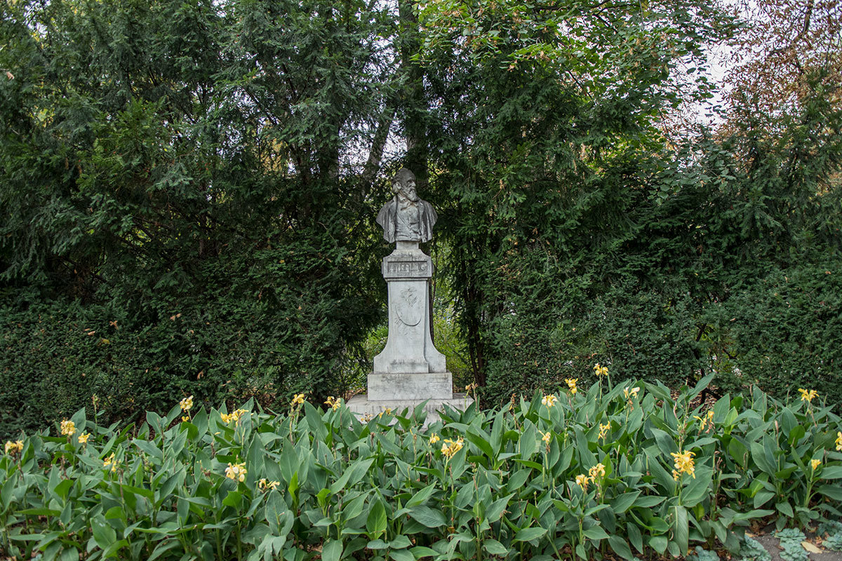 Штадтпарк представляет памятник выдающемуся художнику, мастеру портретной живописи Фридриху фон Амерлингу.