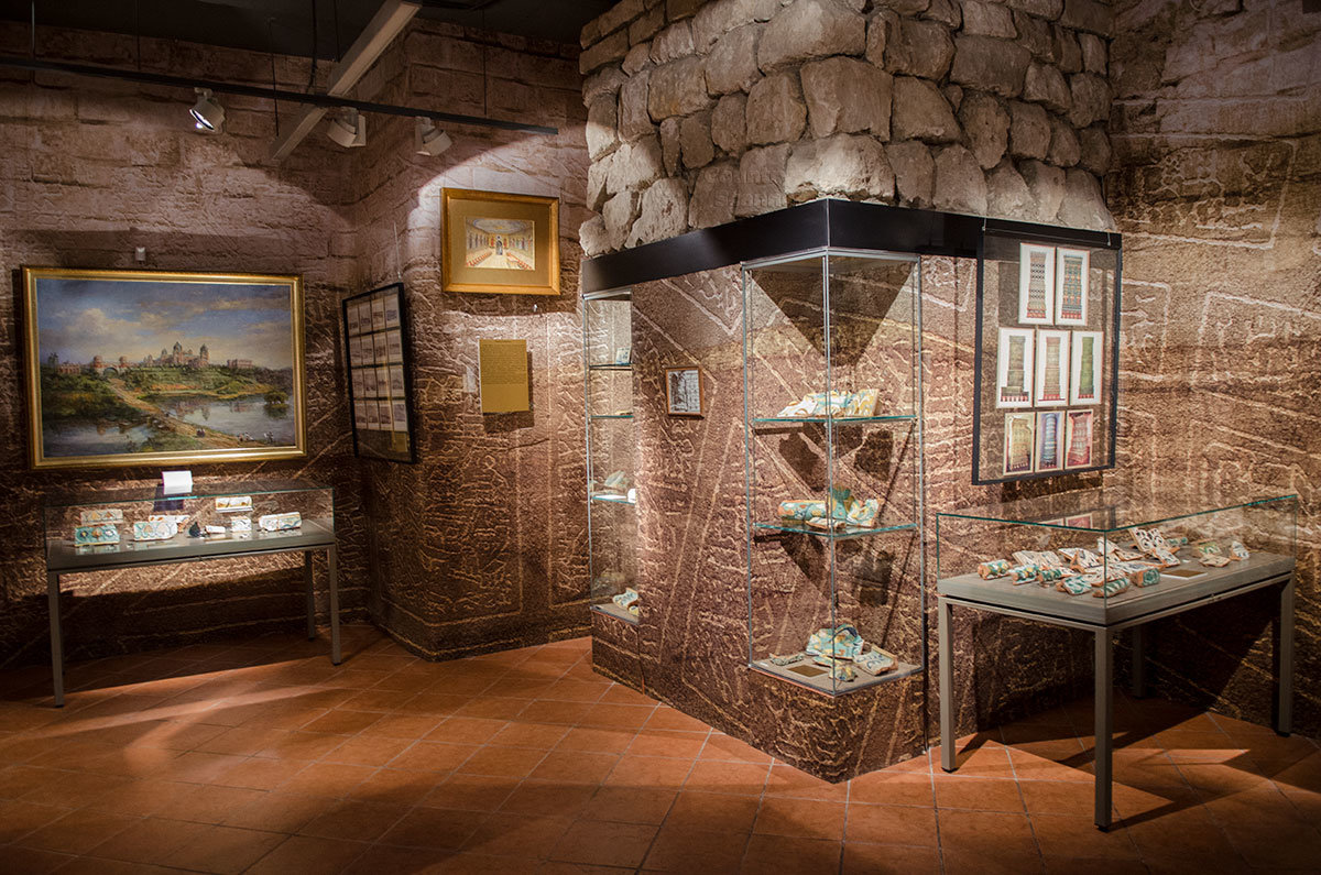  Археологические экспонаты в Большом дворце Царицыно размещены в условиях, максимально близких к тем, где их нашли.