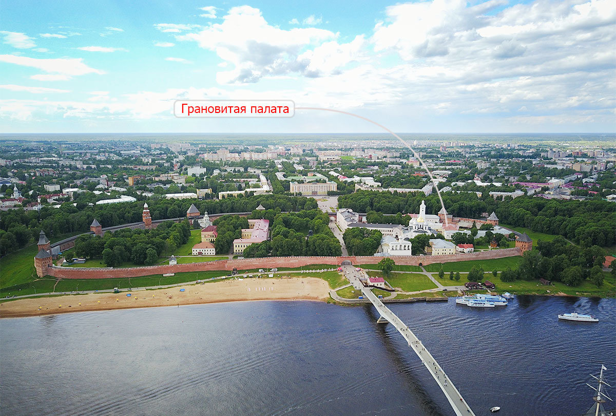 Есть ли в великом новгороде. Великий Новгород Кремль река Волхов. Новгородский Кремль Великий Новгород. Софийская звонница Новгородского Кремля. Софийская звонница Великий Новгород.