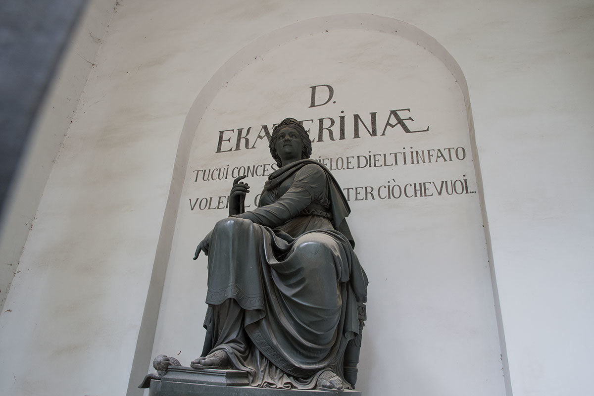 храм памятник екатерине 2 в архангельском