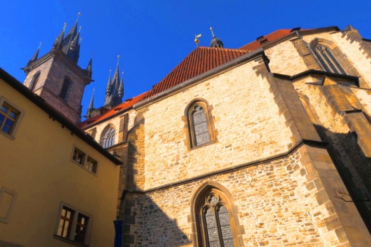 Новость 28-04-2018 Двум голландцам грозит 10 лет тюрьмы за хулиганство в Праге