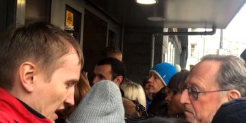 Новость 27-04-2018 В визовом центре Греции очереди