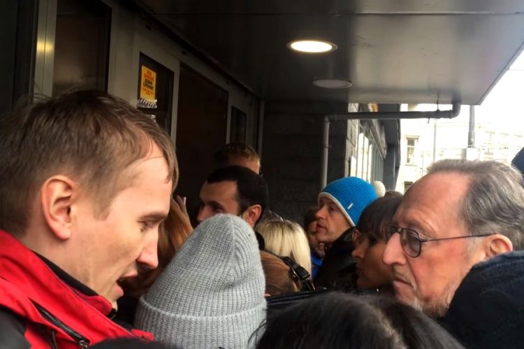 Новость 27-04-2018 В визовом центре Греции очереди