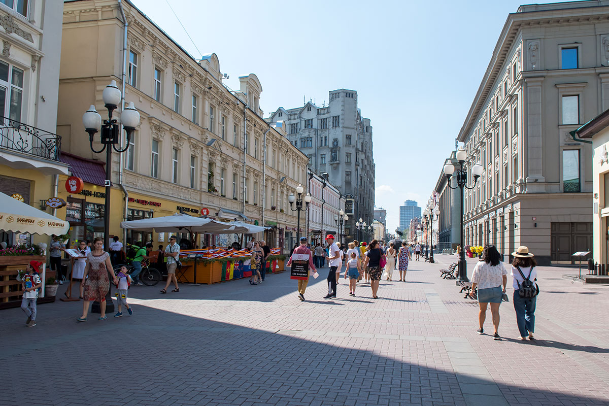Улицы москвы летом