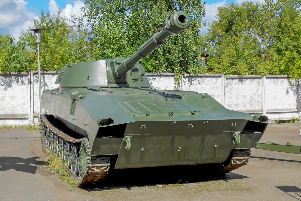САУ Акация из коллекции музея пермской артиллерии создана в 1967 году и входит в серию аналогичных бронированных подвижных орудий.