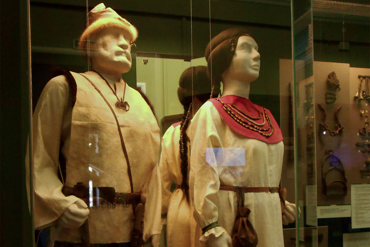 В Пермском краеведческом музее подлинны не только национальные костюмы, лица восстановлены антропологами по черепам древних захоронений.