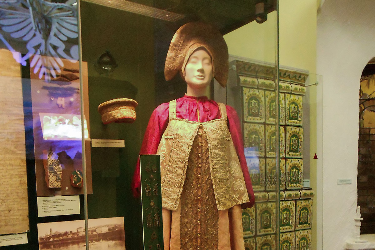 Историческое прошлое Пермский краеведческий музей показывает через подлинные предметы культуры и быта местного населения. 
