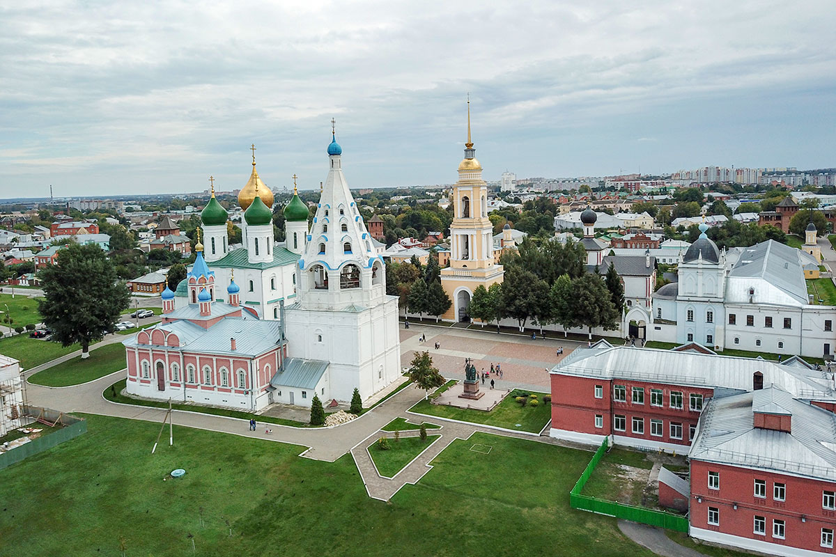 Пл коломна. Коломна Соборная площадь сверху. Успенского собора в Коломне.