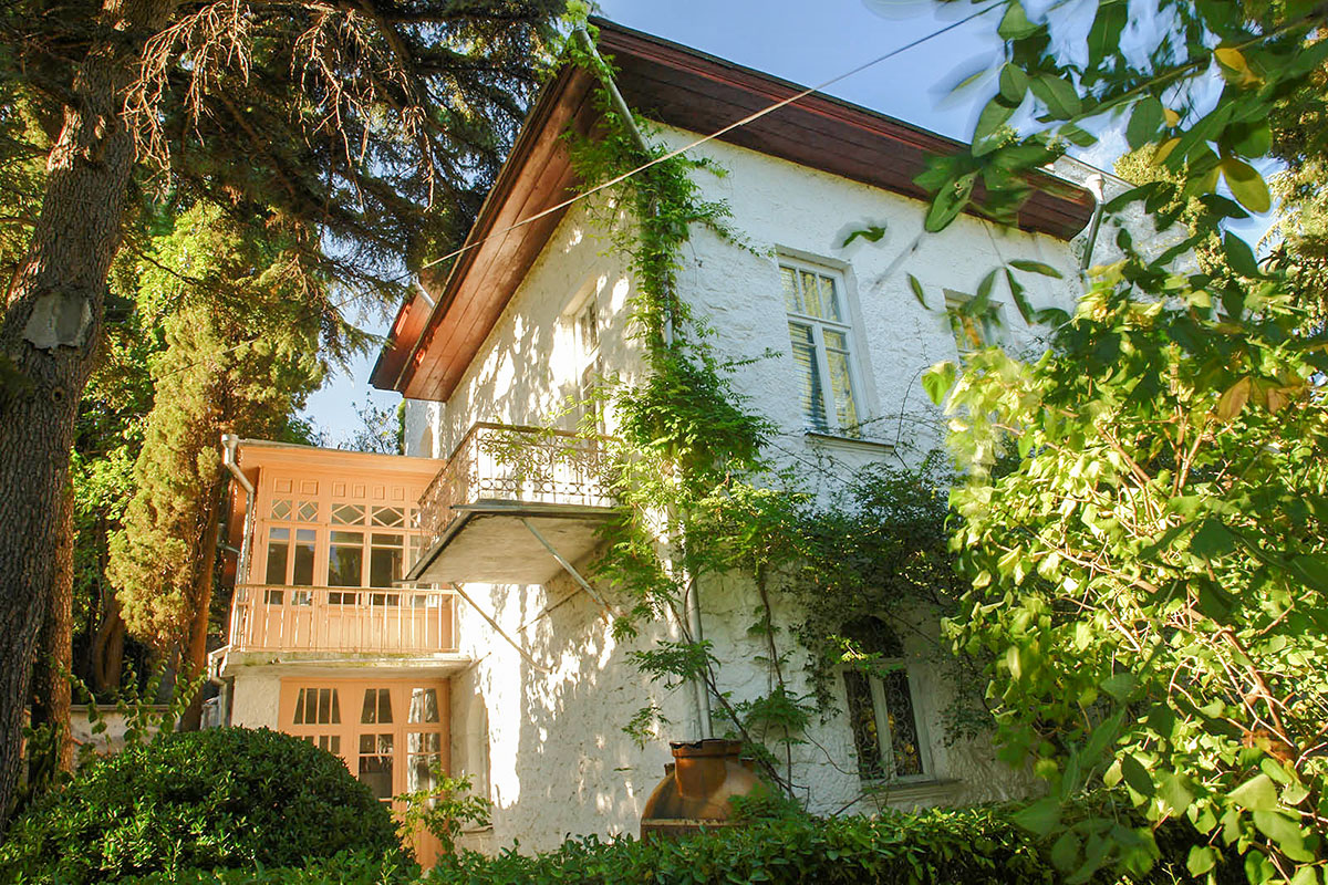 Дом Чехова в Ялте, построенный архитектором Шаповаловым, сам зодчий называл совместным творением с заказчиком и его сестрой Марией Павловной.