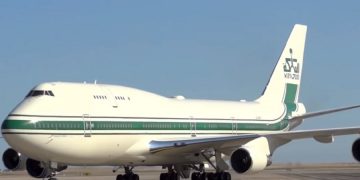 новость 15-04-2019 В международном аэропорту Дубая пострадал саудовский самолет