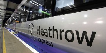 новость 01-05-2019 Сильный пожар на западе Лондона. Поезда прервали движение