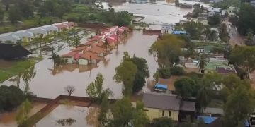 новость 30-04-2019 Тропический циклон Кеннет "добивает" Мозамбик после Идая