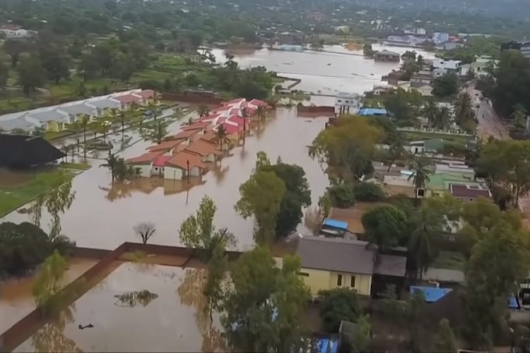 новость 30-04-2019 Тропический циклон Кеннет "добивает" Мозамбик после Идая