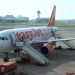 новость 28-04-2019 На борту рейса EasyJet пассажир пытался открыть запасной выход