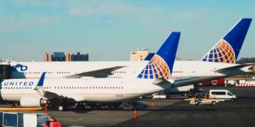 Сотрудник United Airlines назвал чернокожую женщину "обезьяной"
