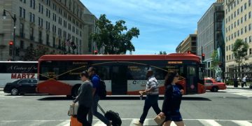 Чиновники в штате Вашингтон пытаются закрыть аэропорт для депортации