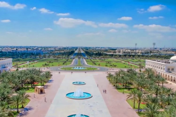 В Шардже состоялась установка памятной скульптуры