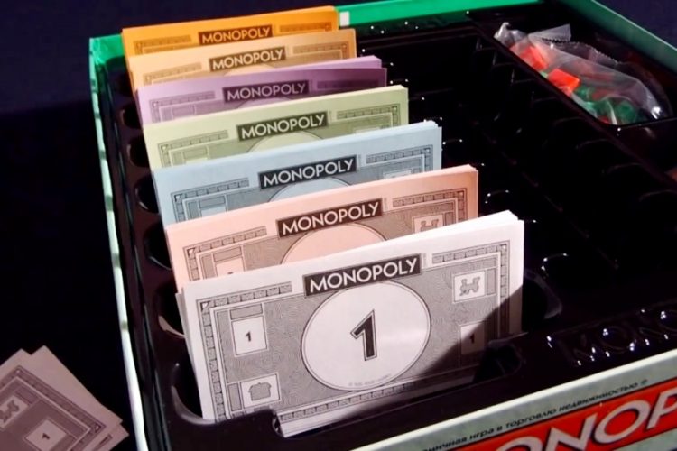 Британский музей бесплатно показывает коллекцию игрушечных денег