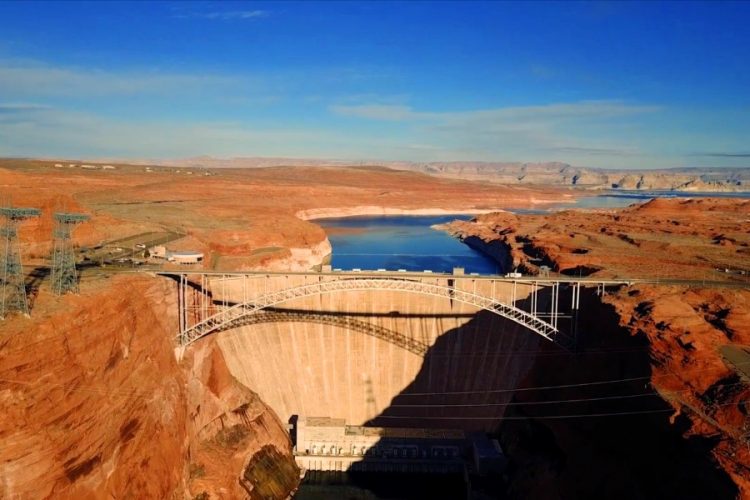 Horseshoe Bend сделает платной парковку из-за наплыва туристов