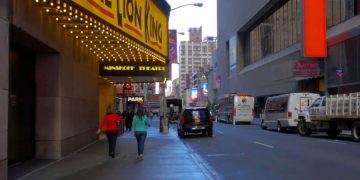 Рокфеллер-центр преобразовали в художественную галерею