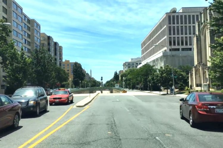 В Национальном архивном музее Вашингтона экспонируют 2 ключевых документа