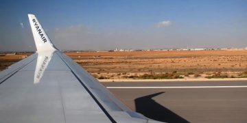 Авиакомпания Ryanair не пустила на рейс беженца