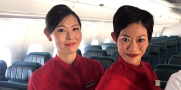 Стюардесс Cathay Pacific уволили за воровство
