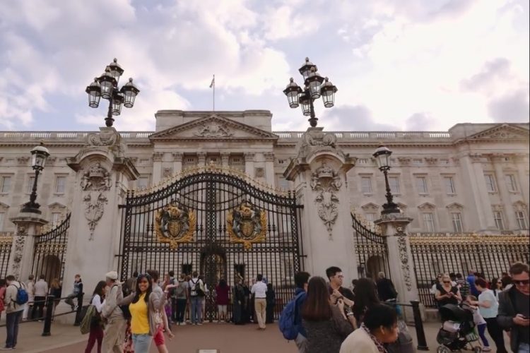 Молодежь верит соцсетям во время бронирования отпуска