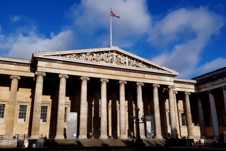 73 портрета Херста передали Британскому музею