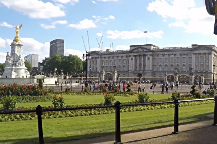 Букингемский дворец представляет выставку к 200-летию со дня рождения королевы Виктории