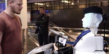 В аэропорту Франкфурта появился робот Франни