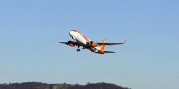 Авиакомпания EasyJet запрещает арахис на своих рейсах