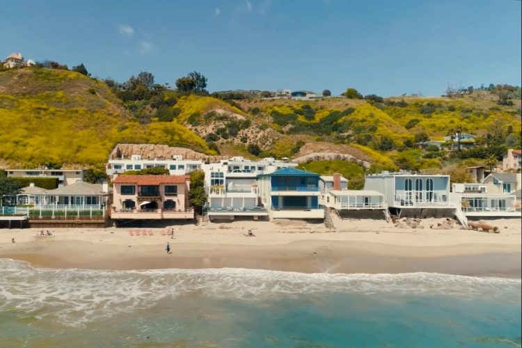 Половина молодых британцев едут в отпуск с родителями