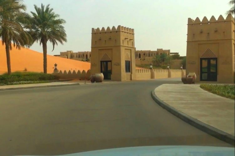 Qasr Al Sarab Desert признали лучшим отелем в мире