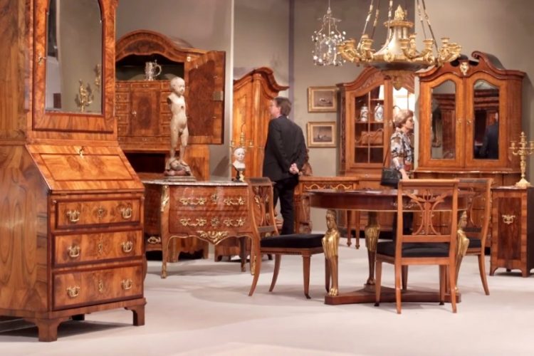 Ярмарка антиквариата приглашает туристов в Западный Суссекс