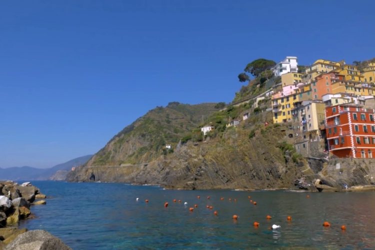 Итальянские деревни все активнее продают дома за €1