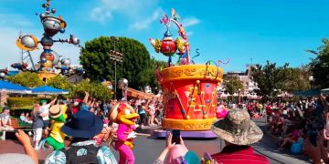 Родители детей-инвалидов открыли петицию из-за новых правил парка Дисней