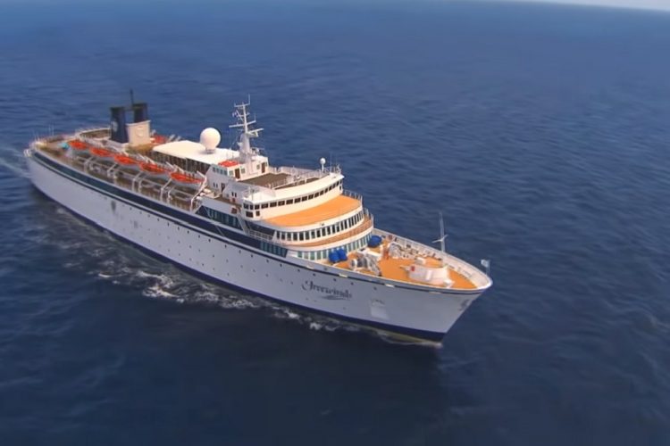 новость 04-05-2019 Круизное судно Freewinds покидает Сент-Люсию после карантина