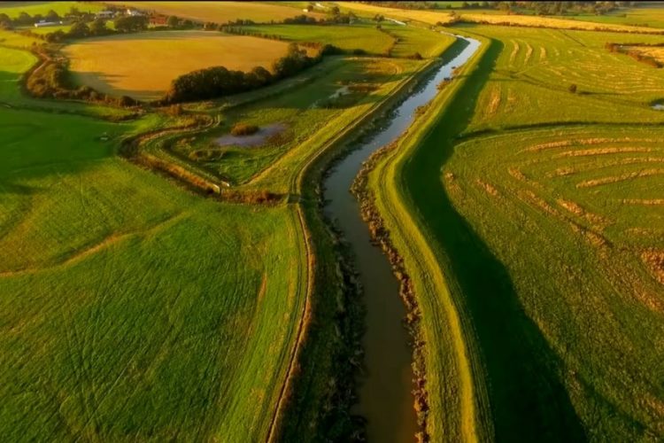 Одна из деревень в Великобритании применила смешной способ привлечения туристов