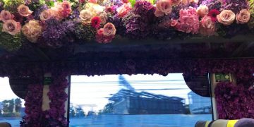 Хитроу Экспресс украсили цветами в честь выставки в Челси