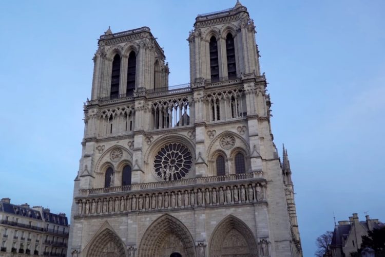 54% французов хотят восстановить собор Нотр-Дам в прежнем виде